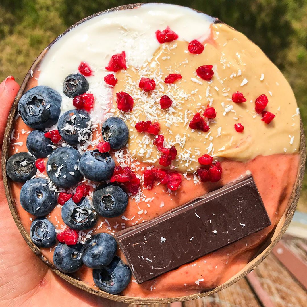 Vegan Banana Strawberry Smoothie Bowl