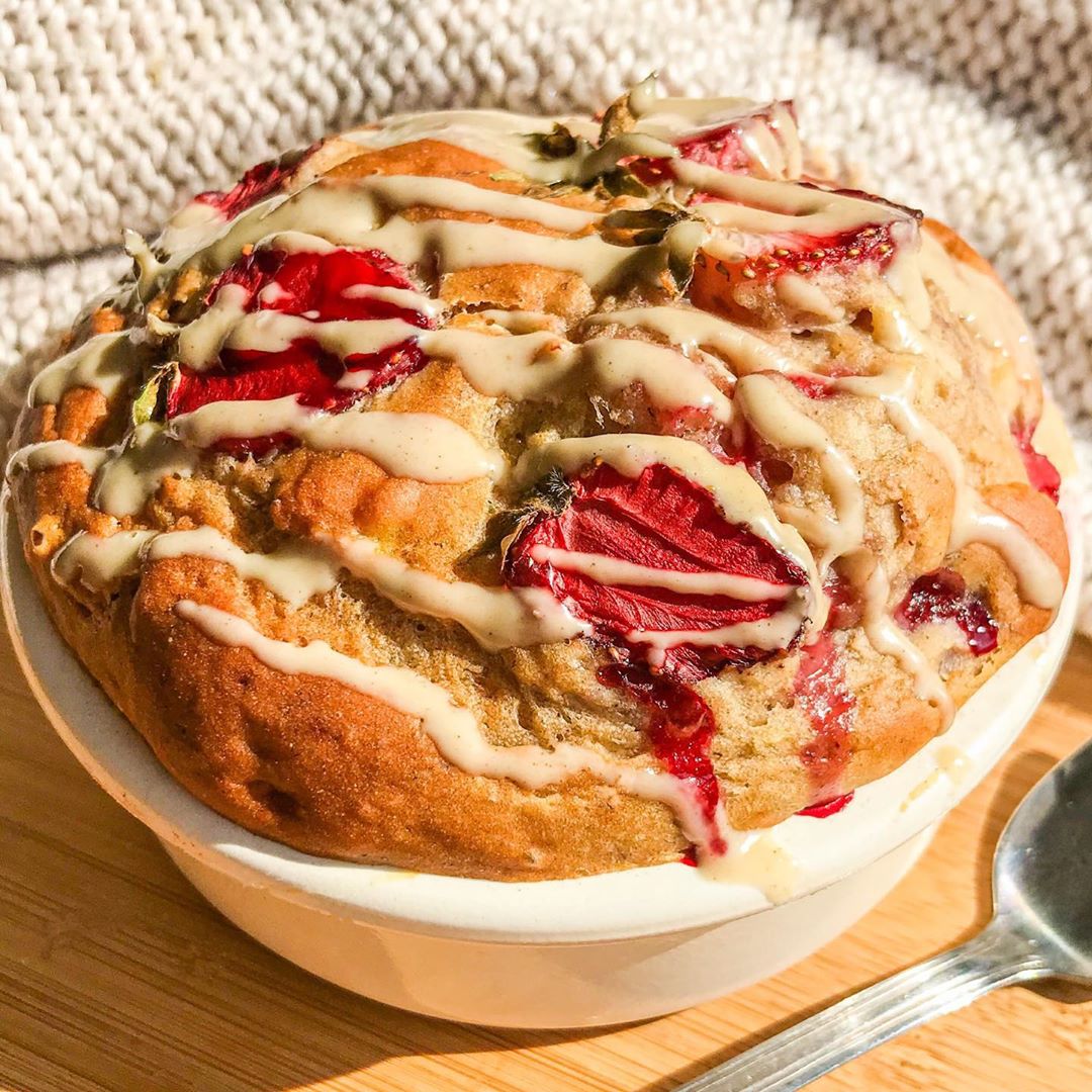 Strawberry Bakewell Baked Oats