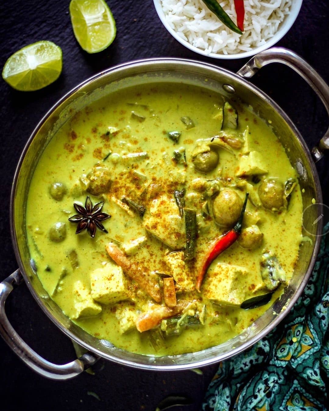 Easy One-Pot Creamy Vegetable-Tofu Curry