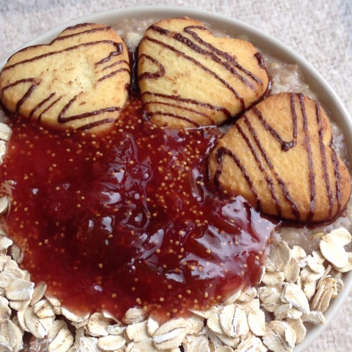 Cookies and Jam Oatmeal Bowl