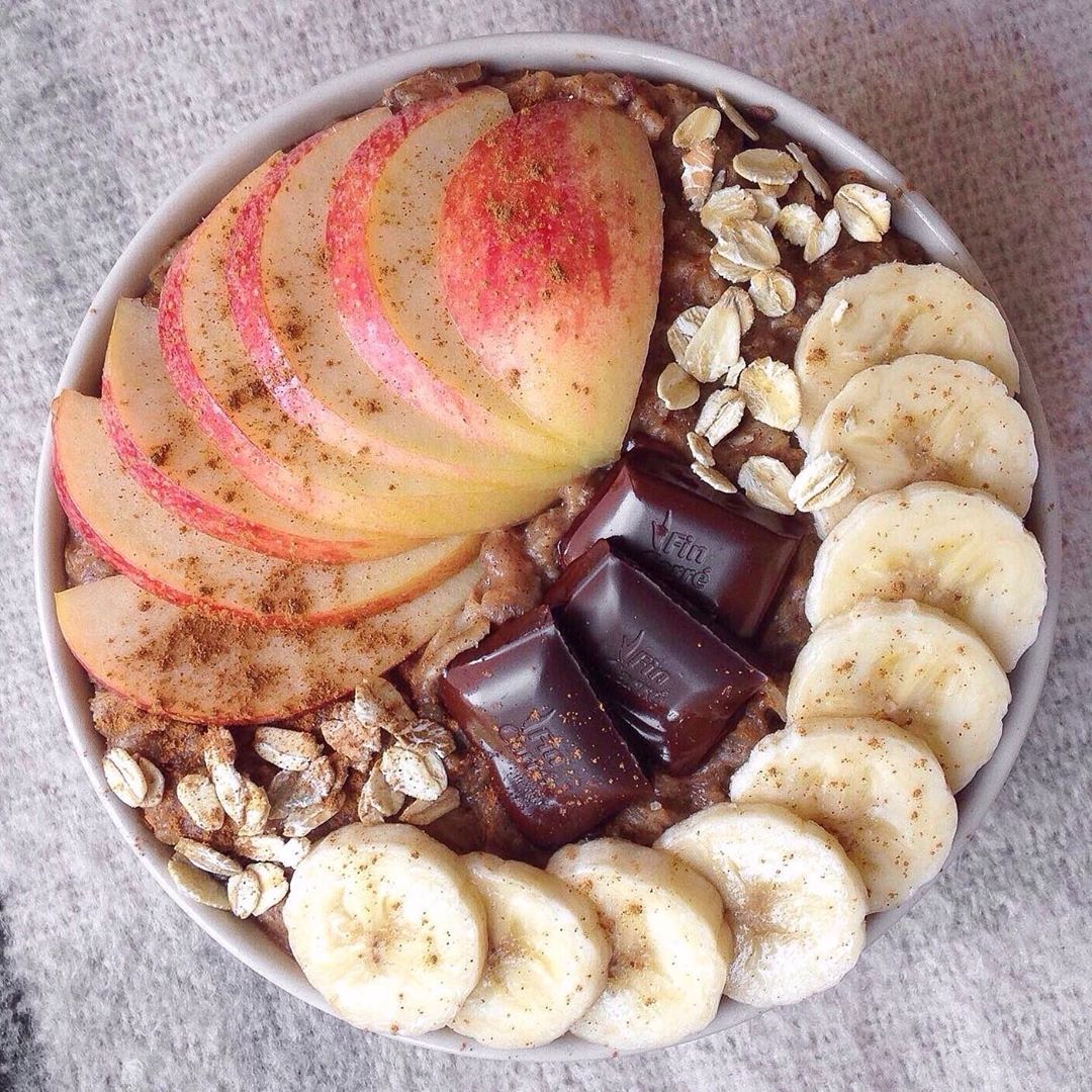 Banana Apple and Chocolate Oatmeal