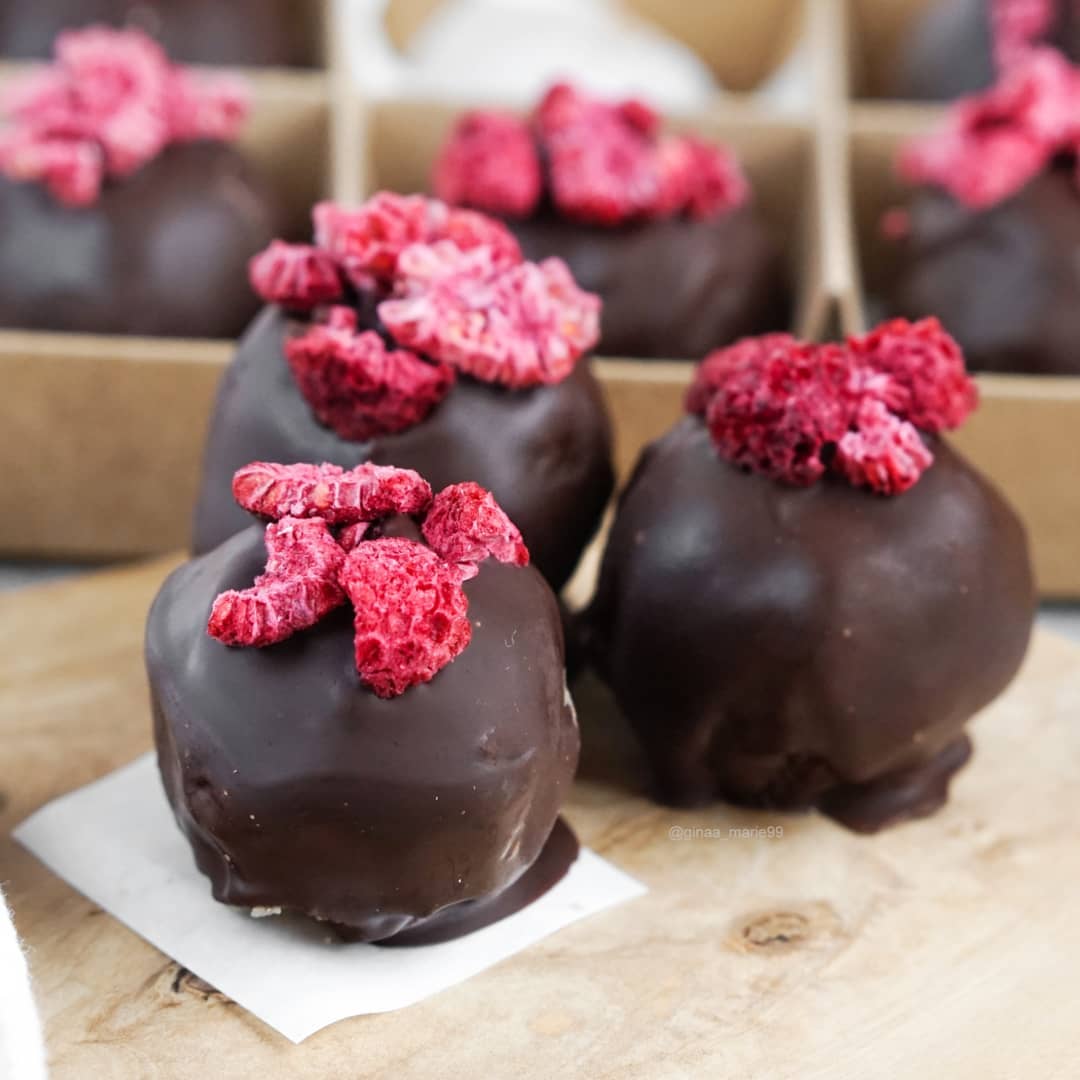 Lemon Cake Pops with Dark Chocolate and Freeze Dried Raspberries