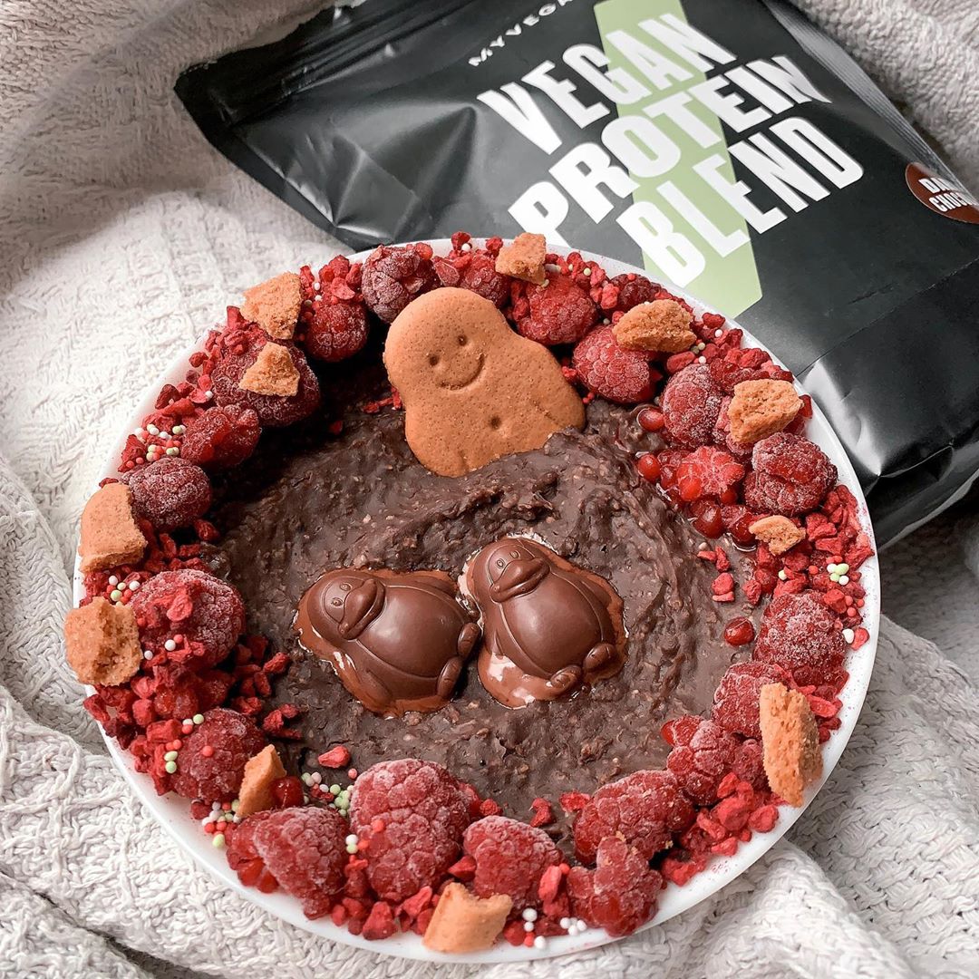 Dark Chocolate Gingerbread Christmas Oats Bowl