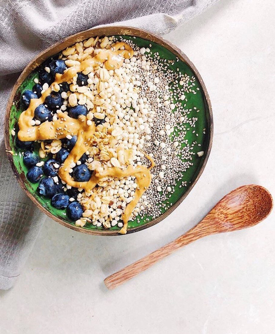 Refreshing Green Smoothie Bowl with Spirulina