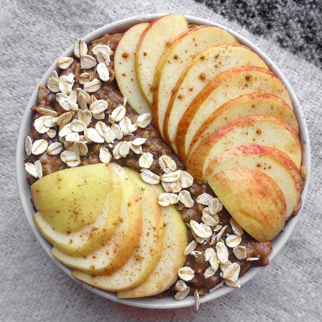 Apple and Cinnamon Oatmeal