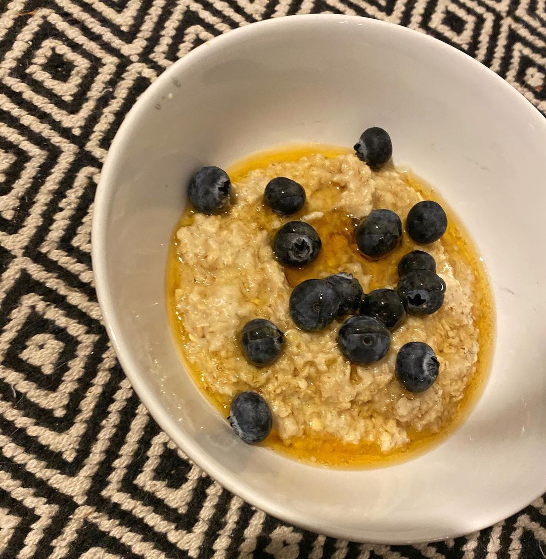 Simple Oats Porridge with Vanilla and Cinnamon