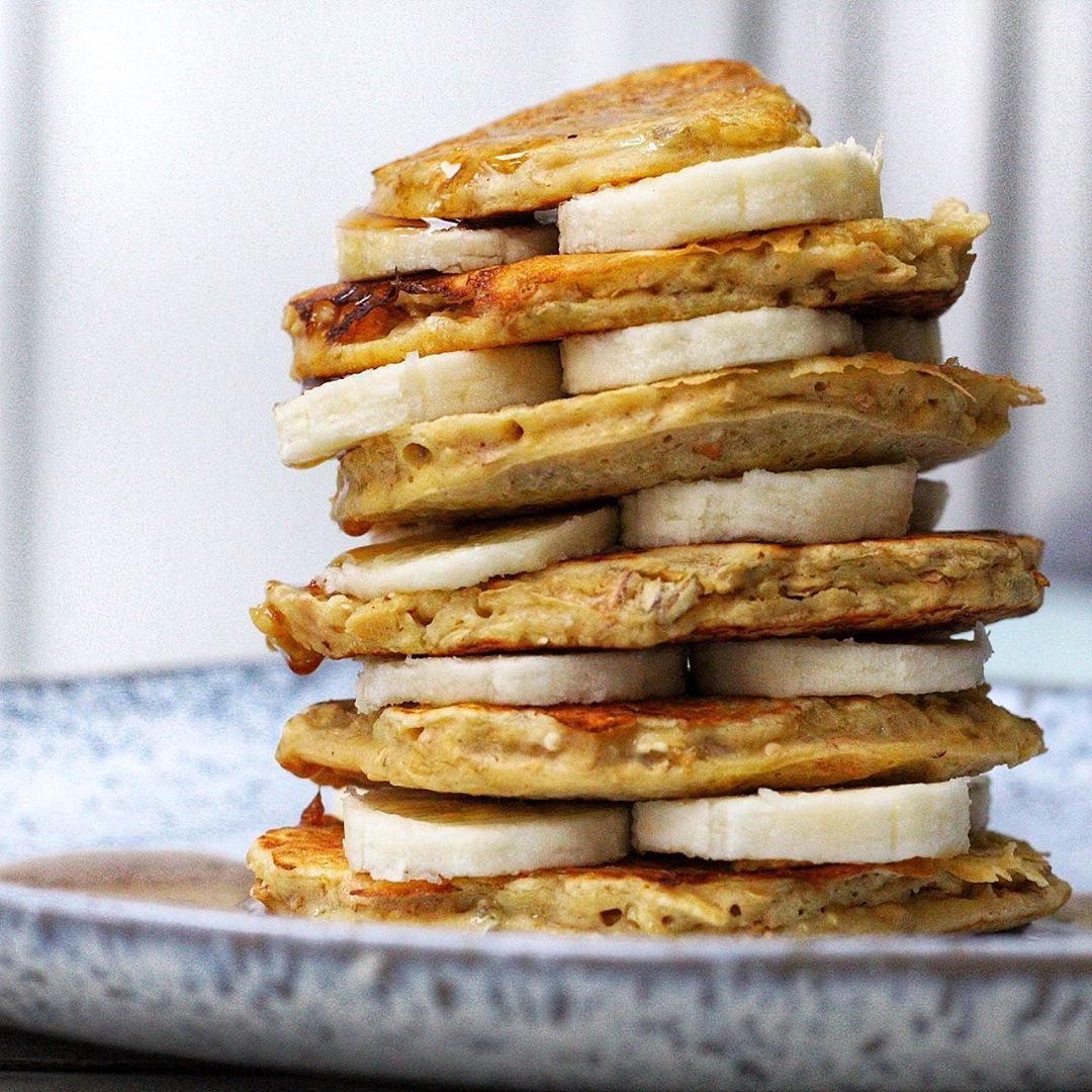 Banana Oat Pancakes with Maple Syrup
