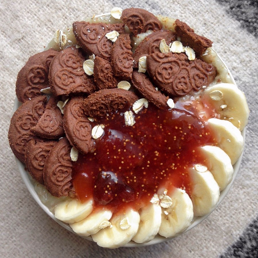 Messy Oatmeal with Cookies Bananas and Jam