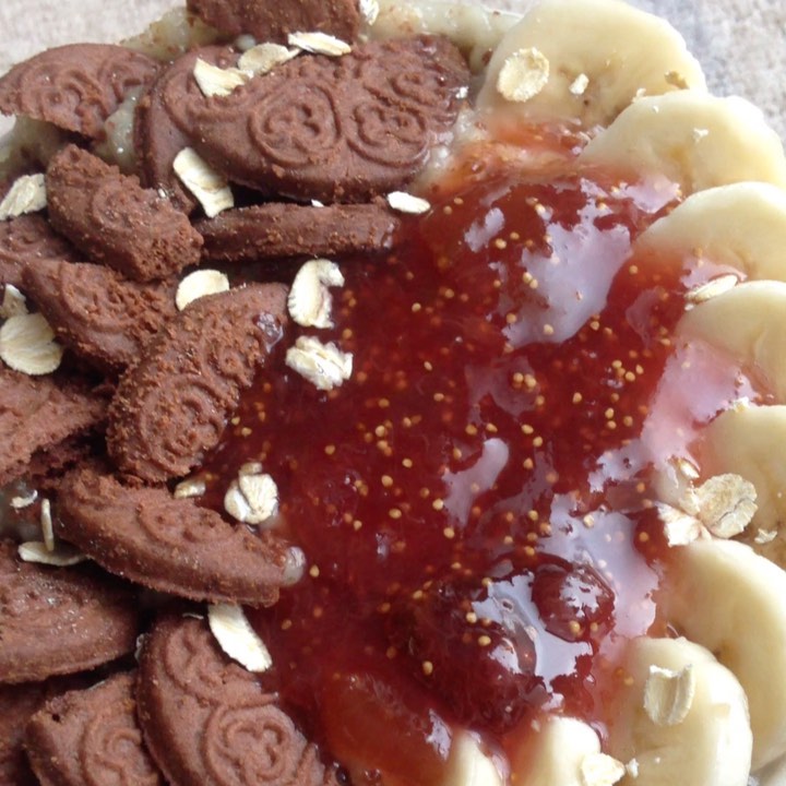Messy Oatmeal with Cookies Bananas and Jam