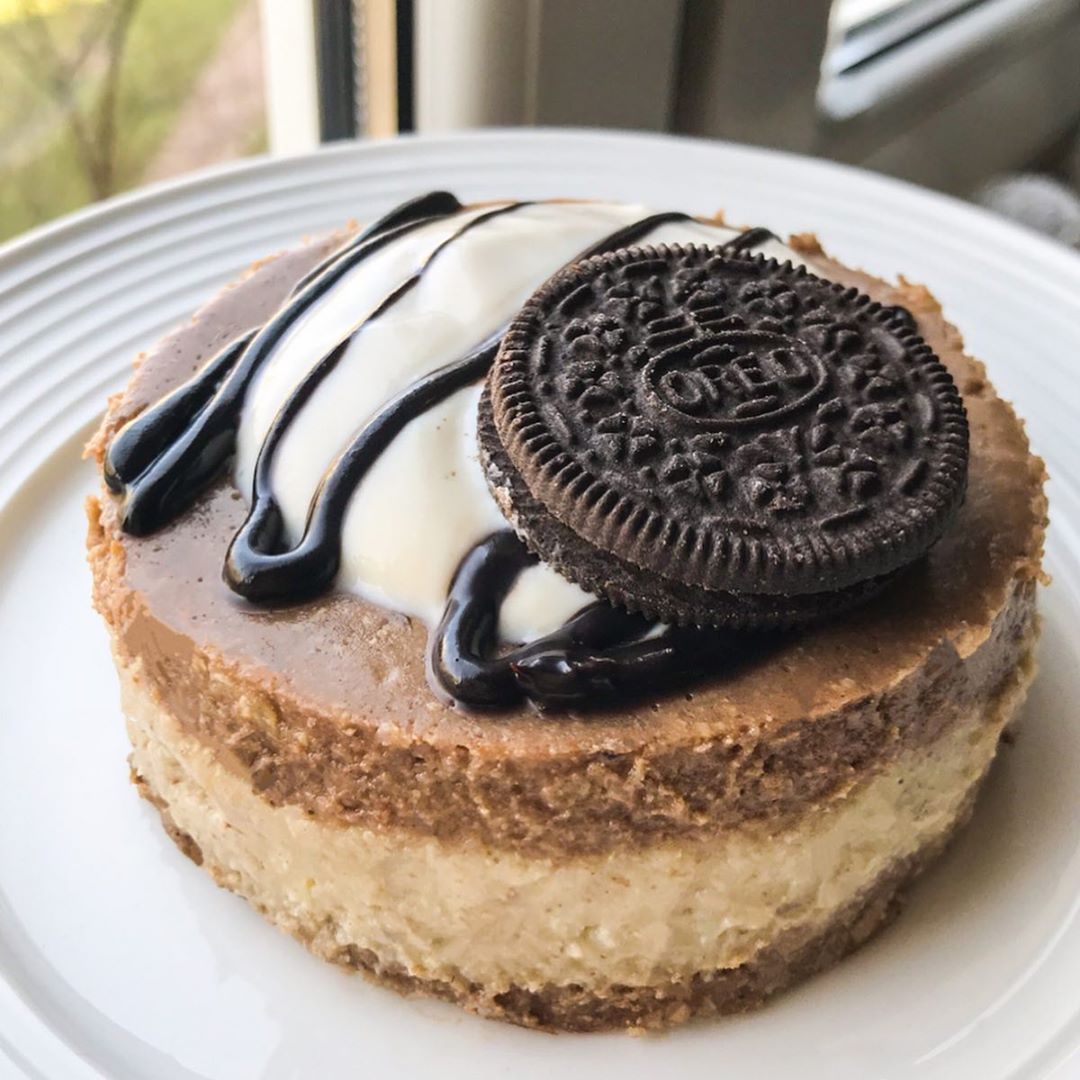 Vegan Oreo Oatmeal Cheesecake