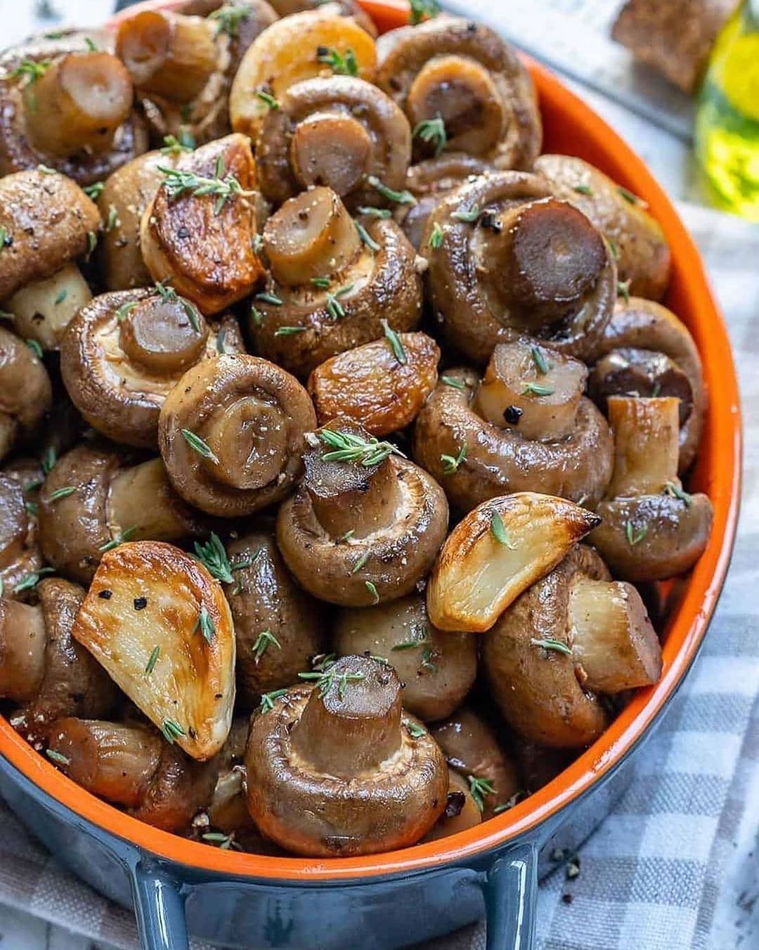 Easy Garlic Roasted Mushrooms
