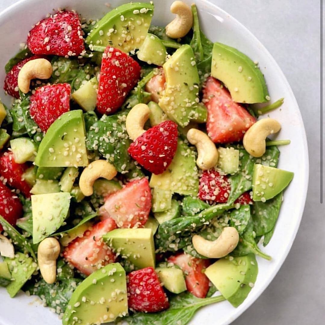 Spinach and Strawberry Salad with Spicy Cashew Dressing