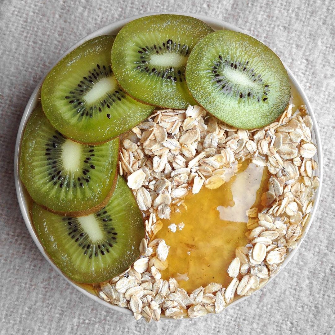 Kiwi and Honey Oatmeal