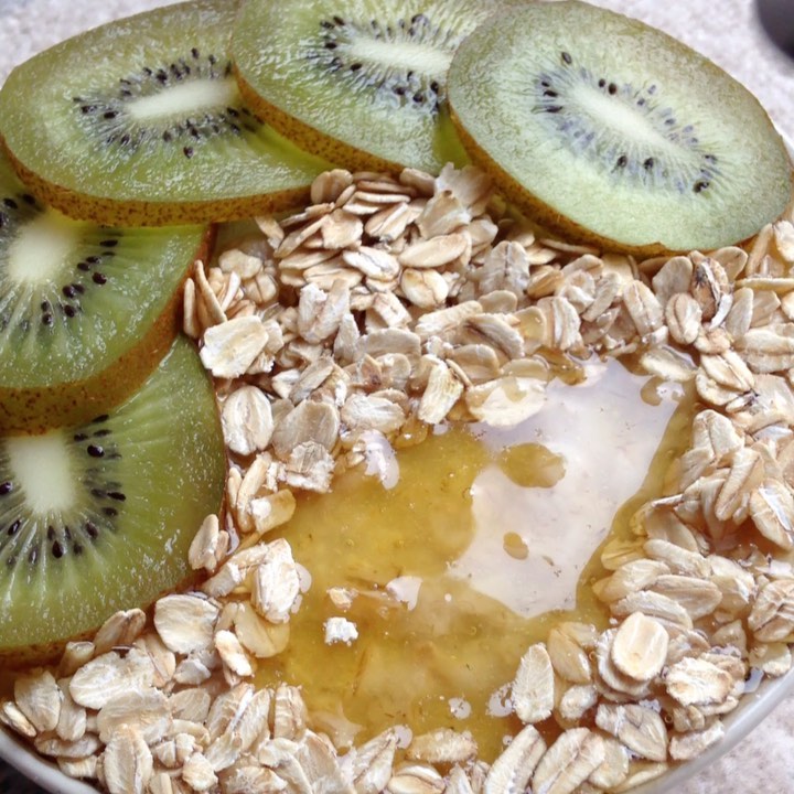Kiwi and Honey Oatmeal