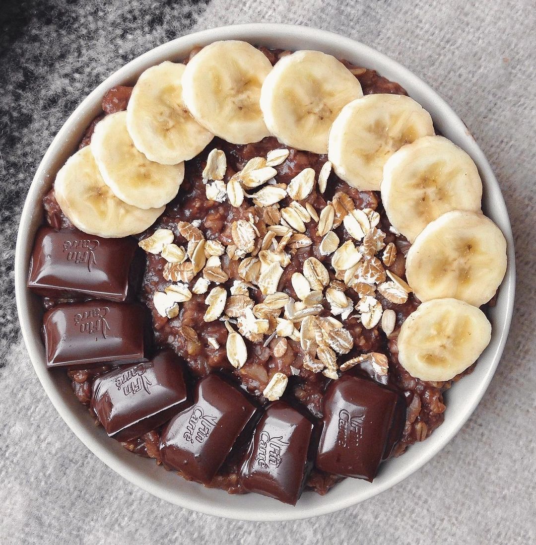 Banana and Chocolate Oatmeal Bowl