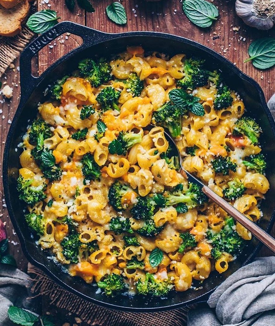 Baked Vegan Mac and Cheese with Broccoli