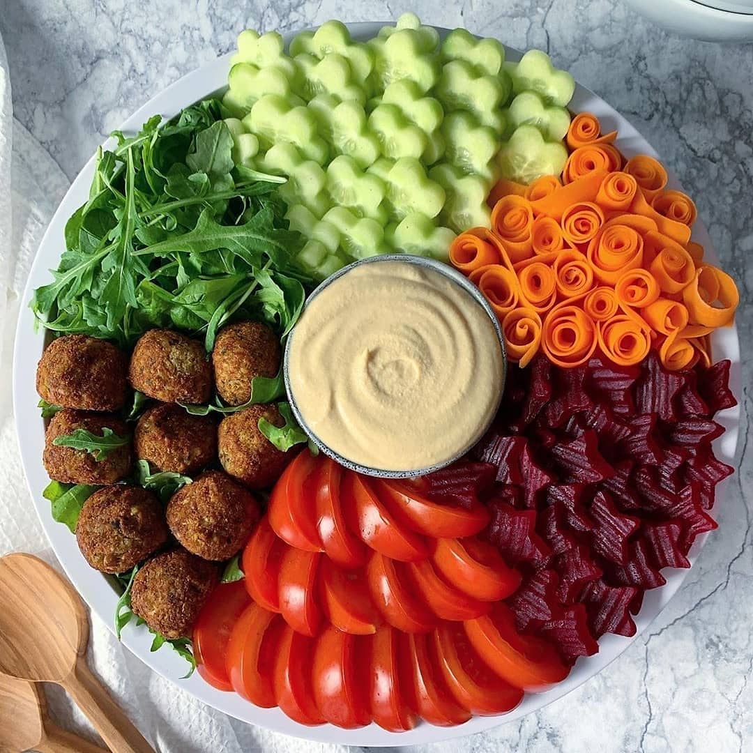 Simple Oil-Free Vegan Hummus Dish