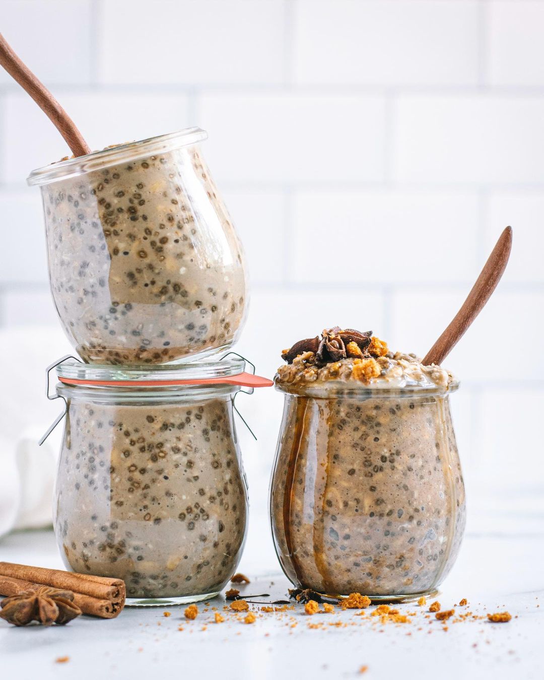 Simple Holiday Gingerbread Overnight Oats