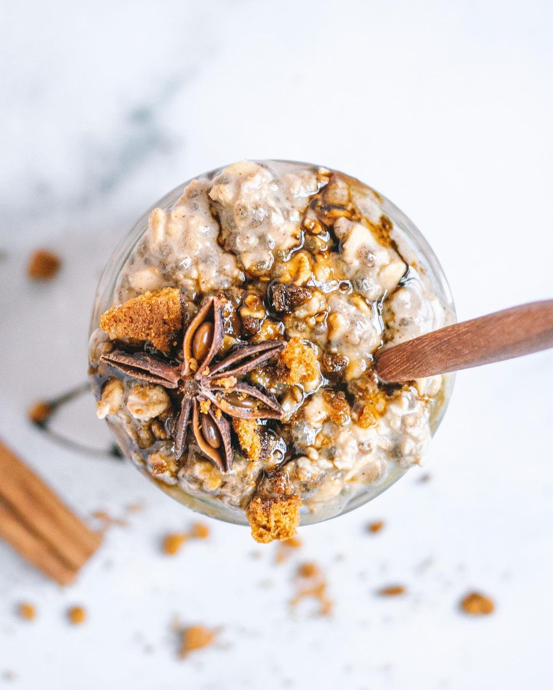 Simple Holiday Gingerbread Overnight Oats