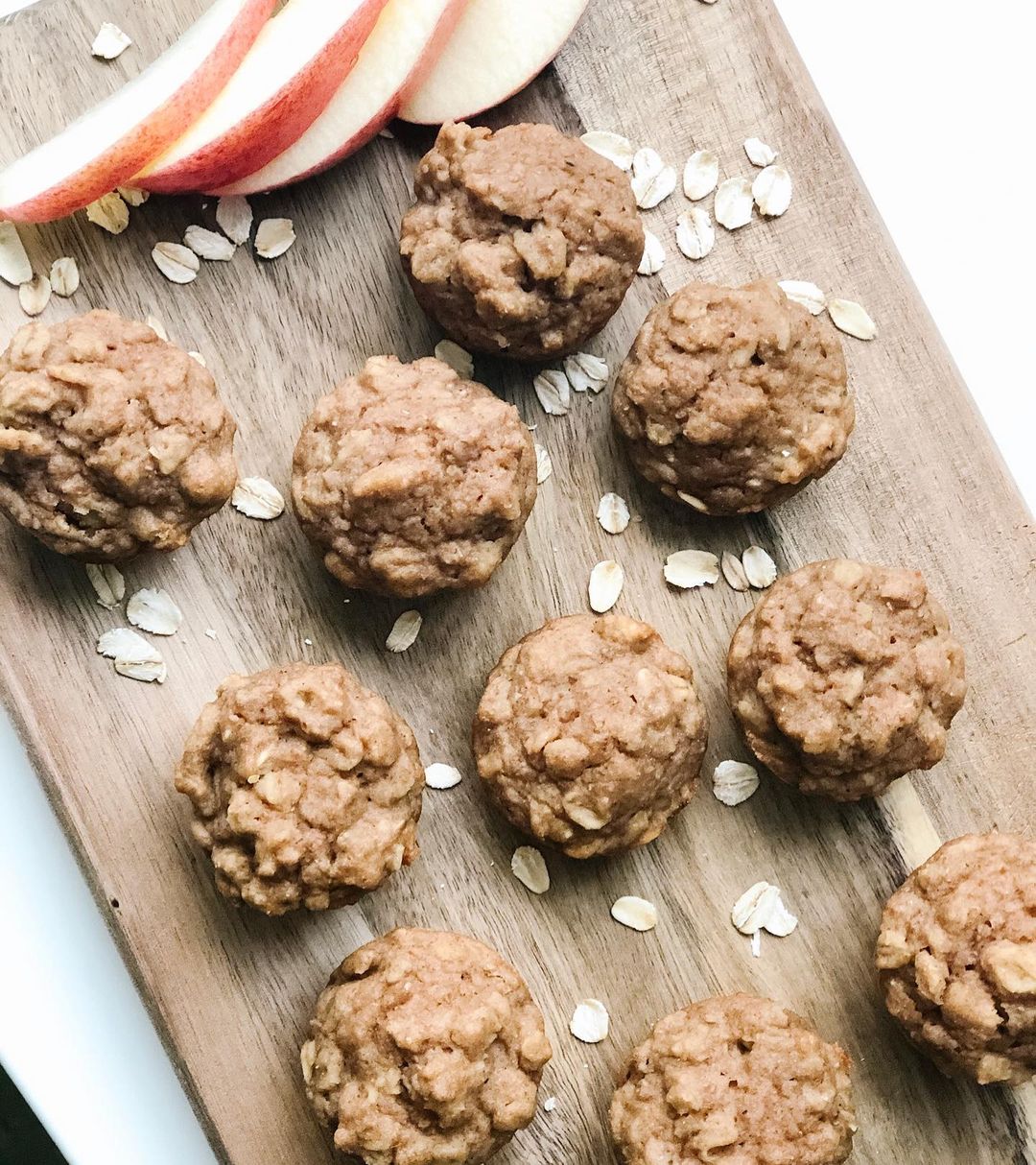 One Bowl Dairy-Free Applesauce Oatmeal Muffins