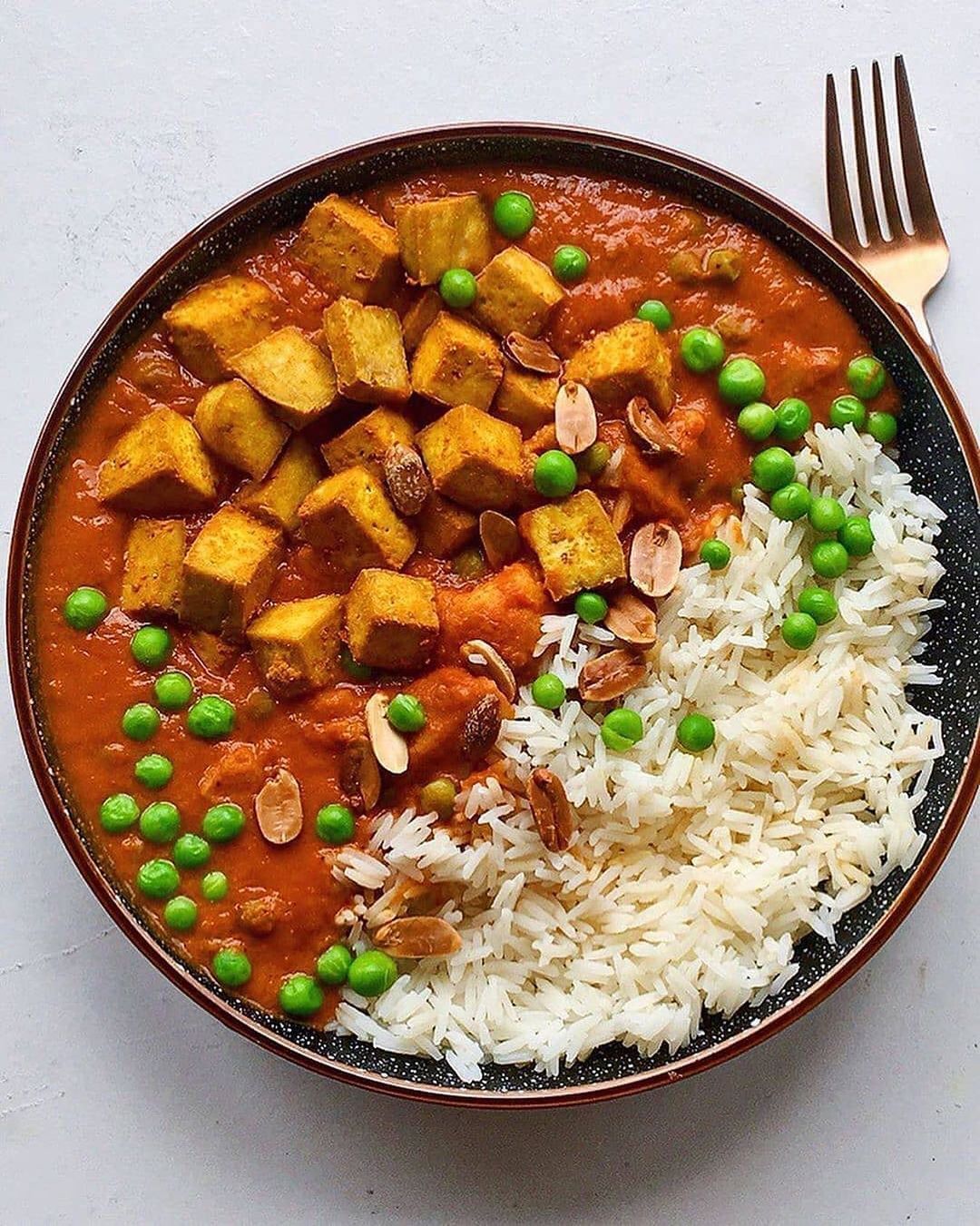 Peanut Cauliflower and Pea Curry with Tofu
