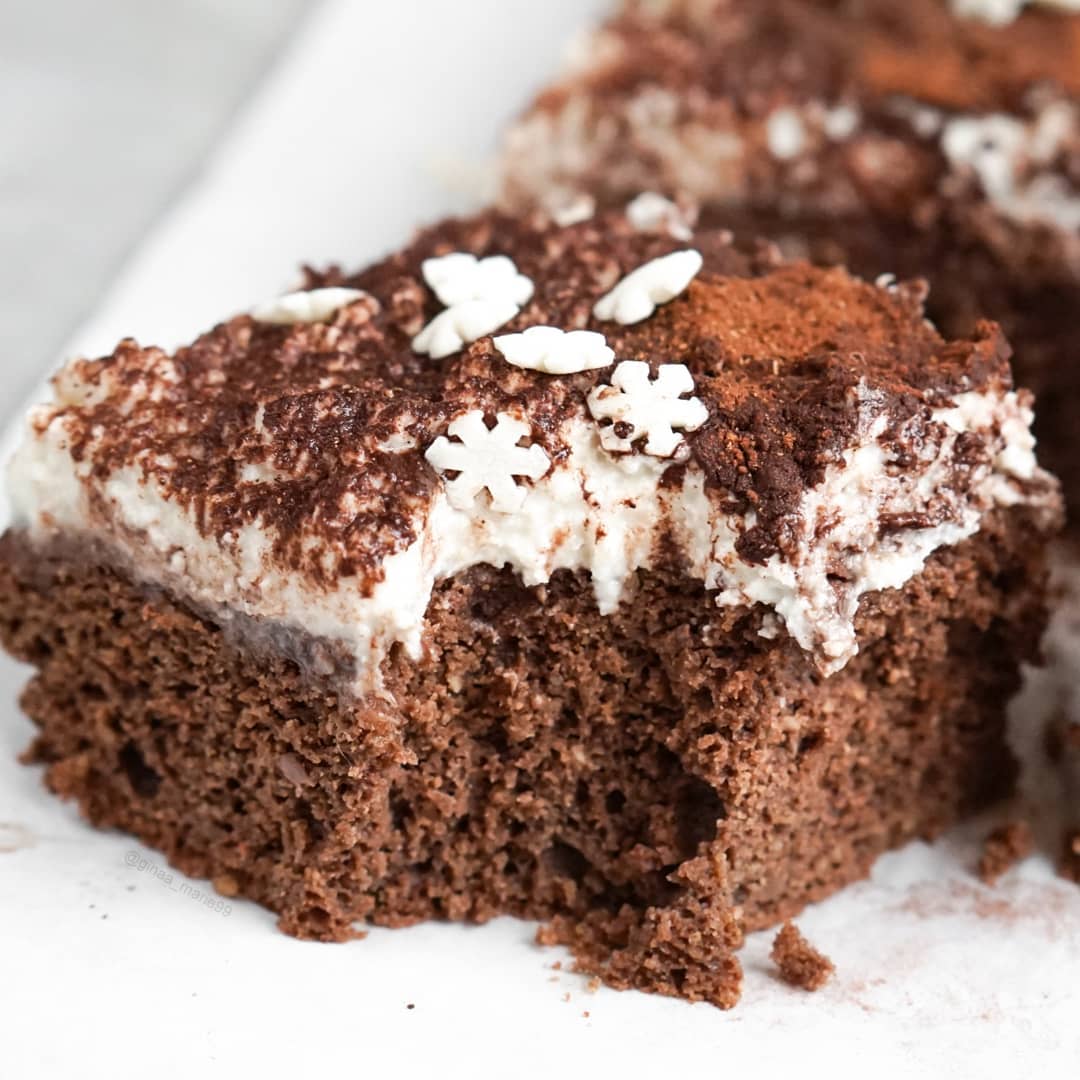 Healthy Gluten-Free Gingerbread Cake with Cashew Frosting