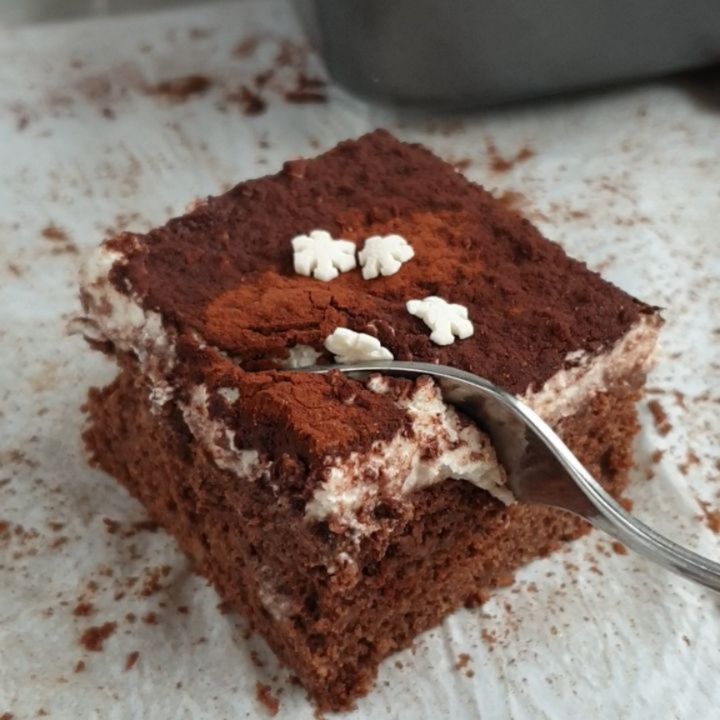 Healthy Gluten-Free Gingerbread Cake with Cashew Frosting