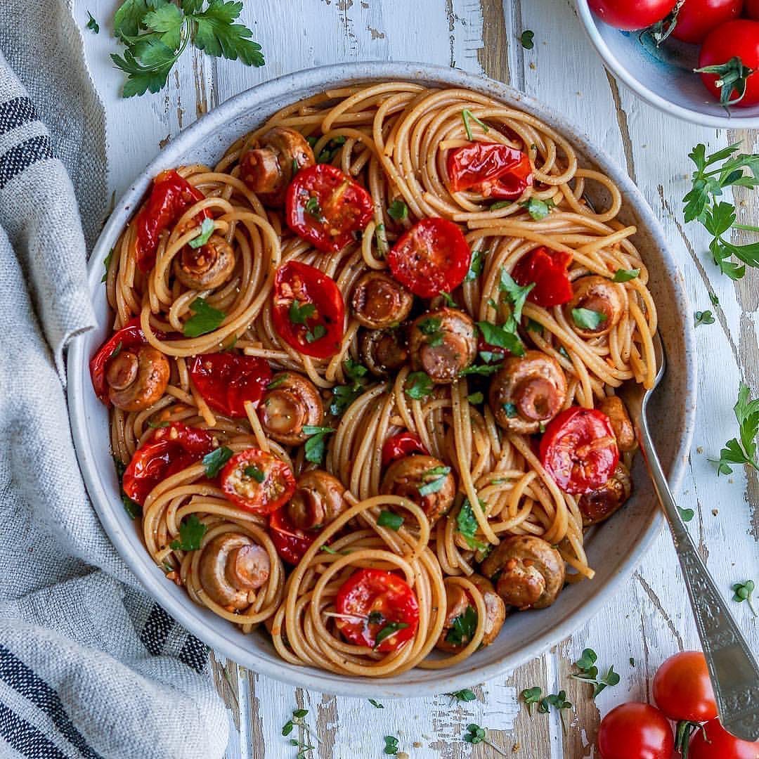 Pan-Fried Tomato and Mushrooms Whole Wheat Spaghetti