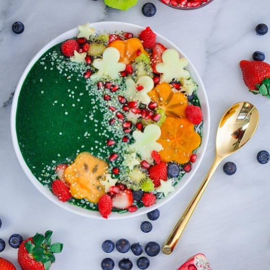 Festively Fruity Winter Smoothie Bowl