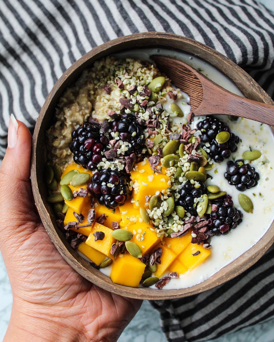 Quick Nutritious Breakfast Oats with Toppings