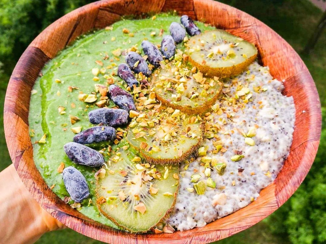 Vegan Smoothie Bowl with Toppings