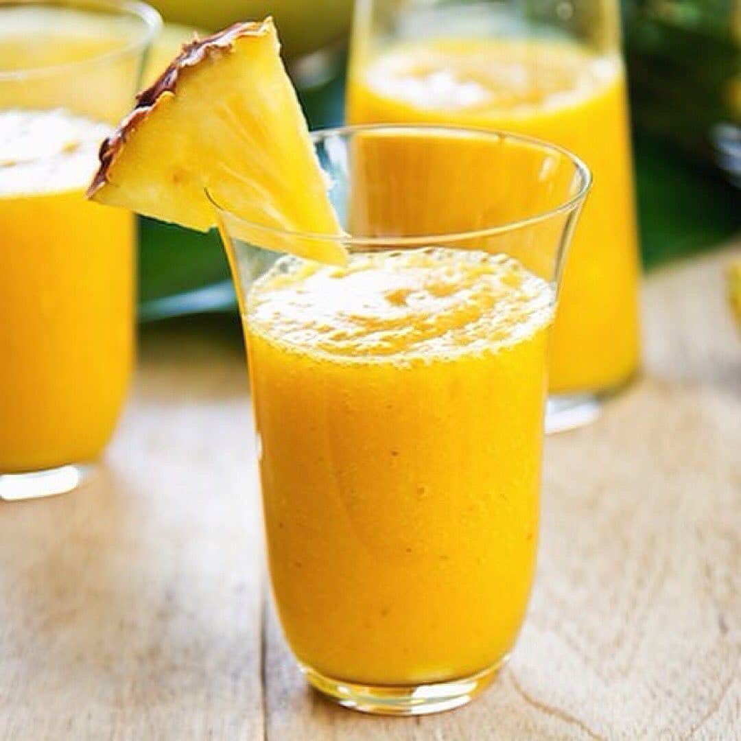 Refreshing Tropical Smoothie with Pineapple and Mango