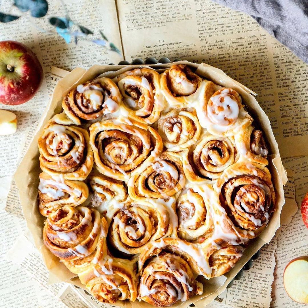 Vegan Apple Pie Cinnamon Rolls