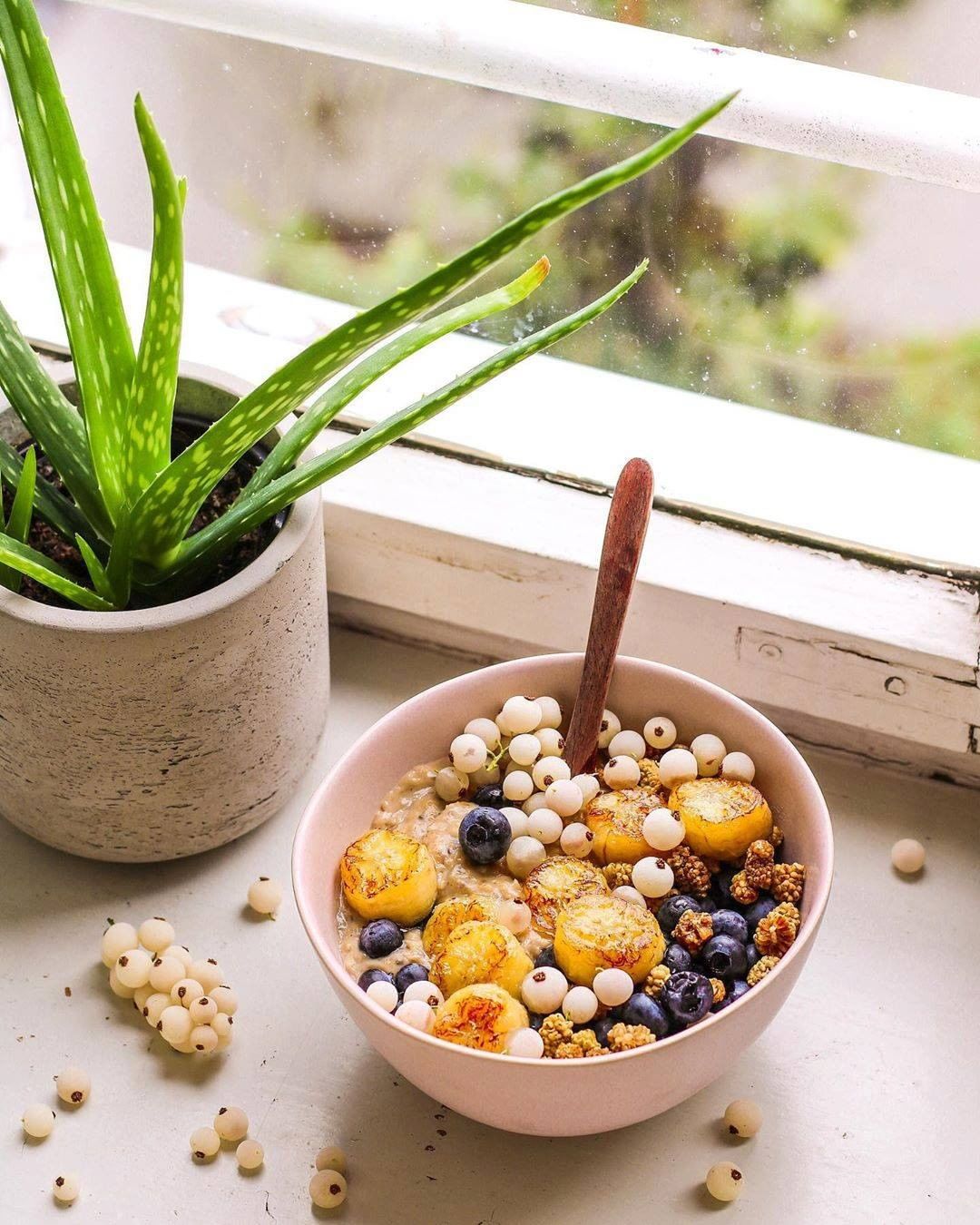 Creamy Tonka Bean Oatmeal