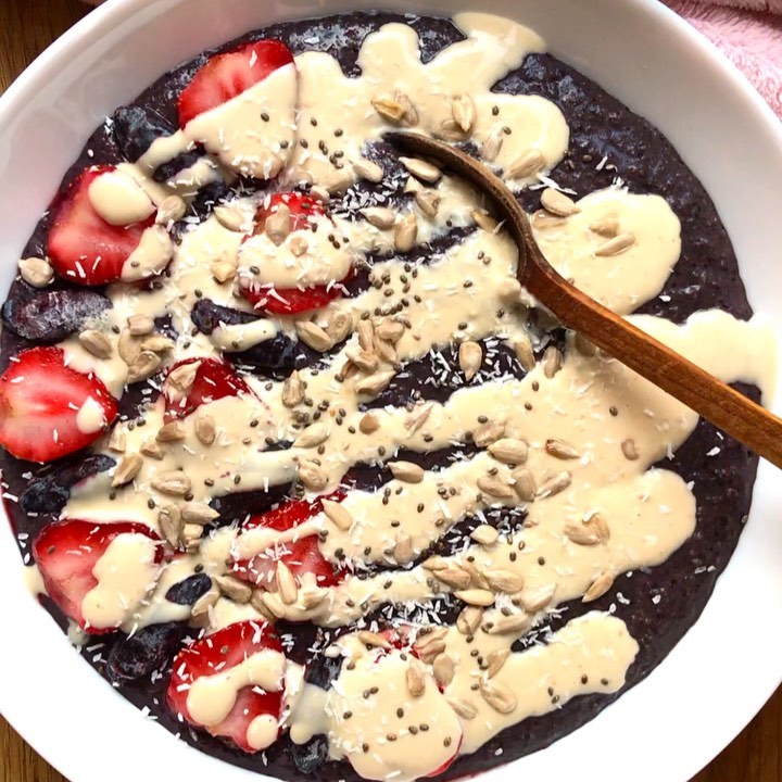 Vegan Oat and Berry Smoothie Bowl