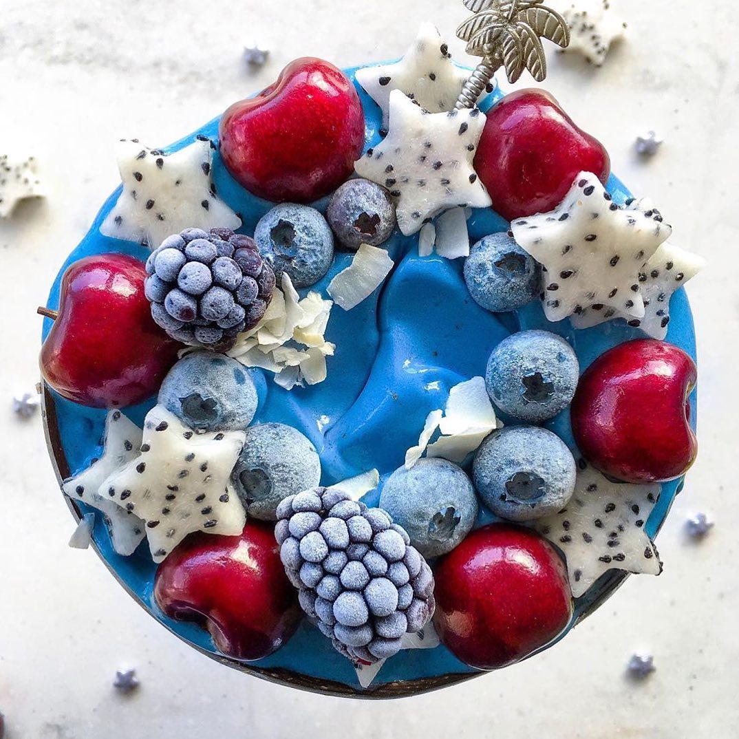 Winter Blue Spirulina Smoothie Bowl