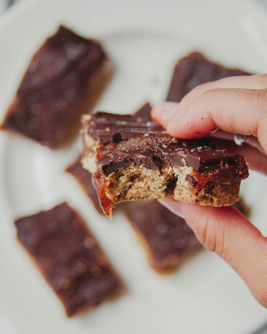 Gooey Caramel Gingerbread Cookie Bars