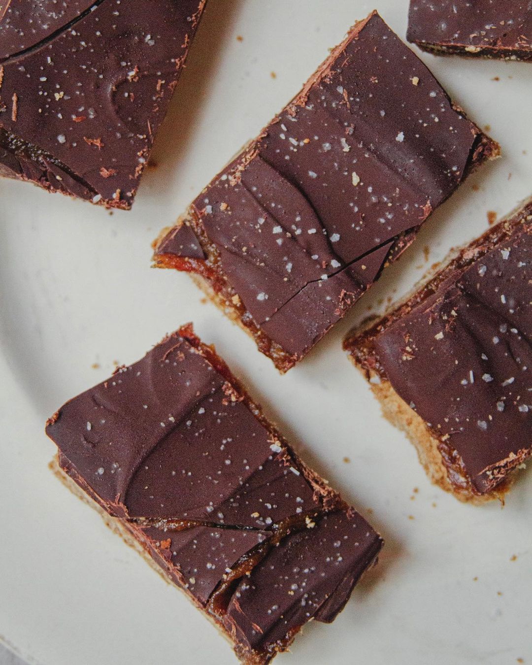 Gooey Caramel Gingerbread Cookie Bars