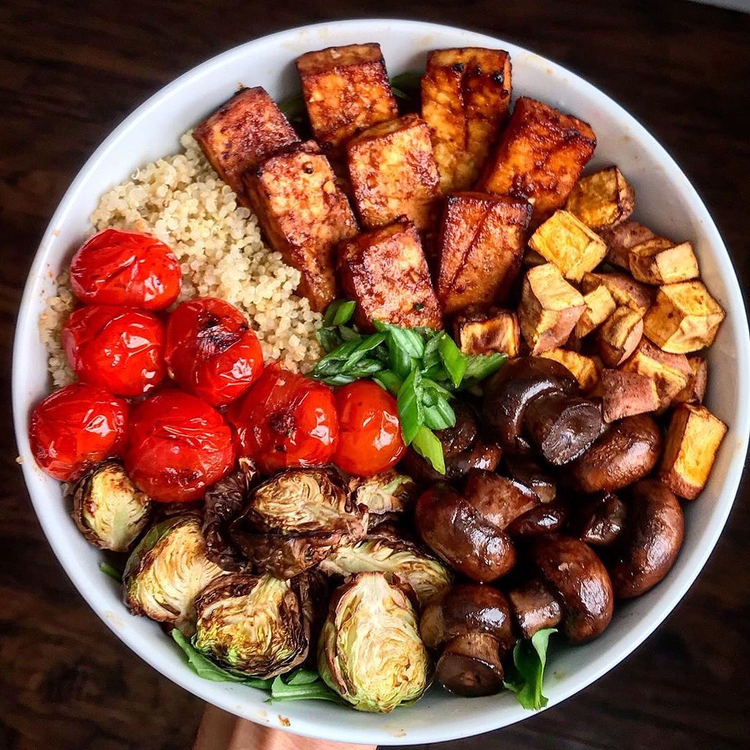 Flavorful Vegan Bowl with Quinoa and Tofu
