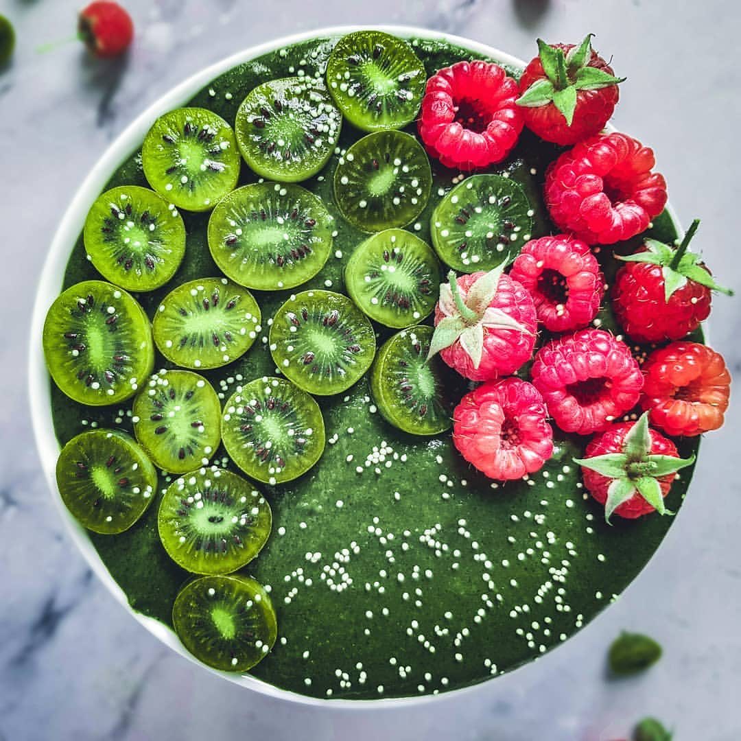 Creamy Spinach and Mango Smoothie