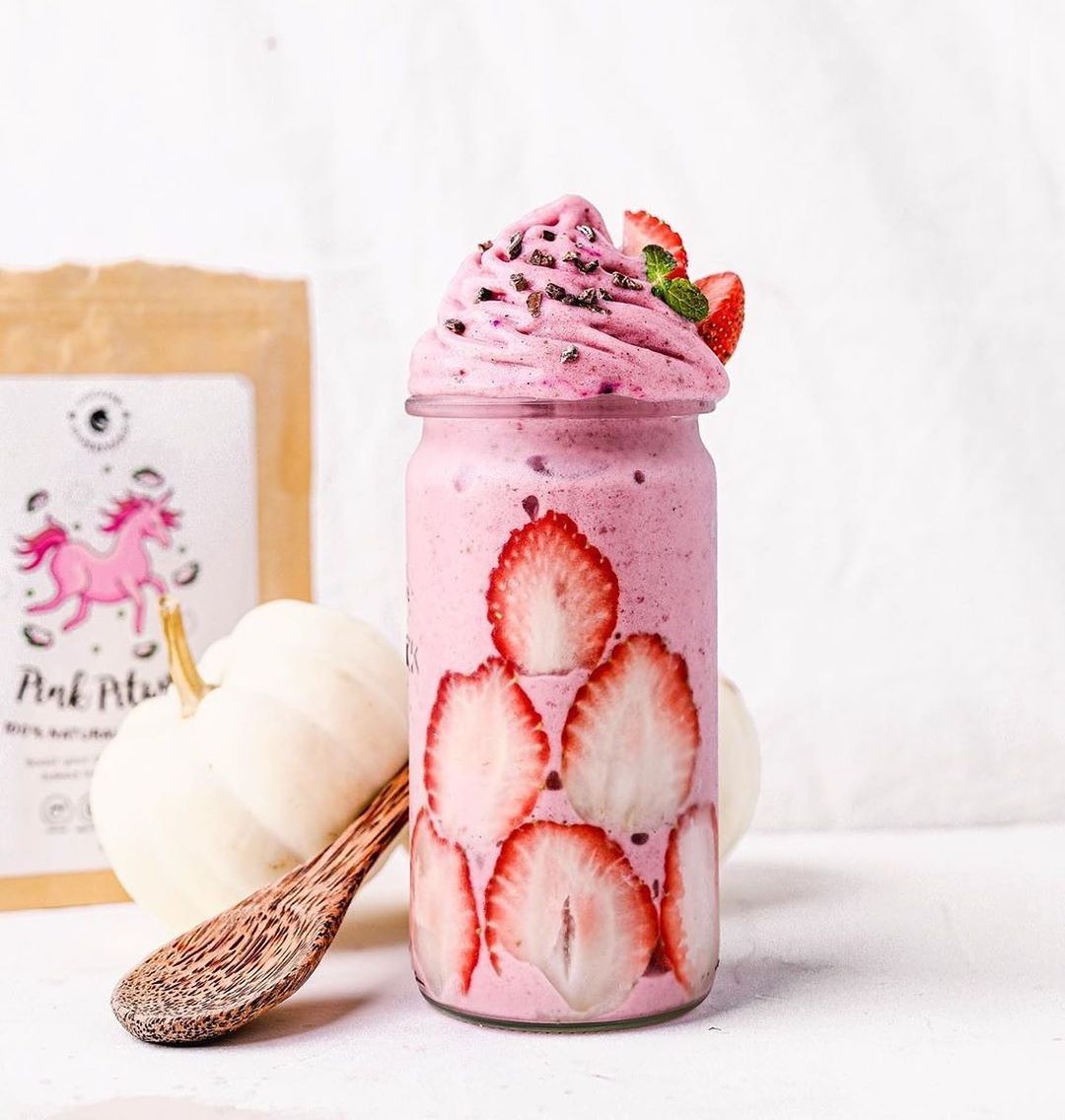 Refreshing Pink Pitaya Smoothie