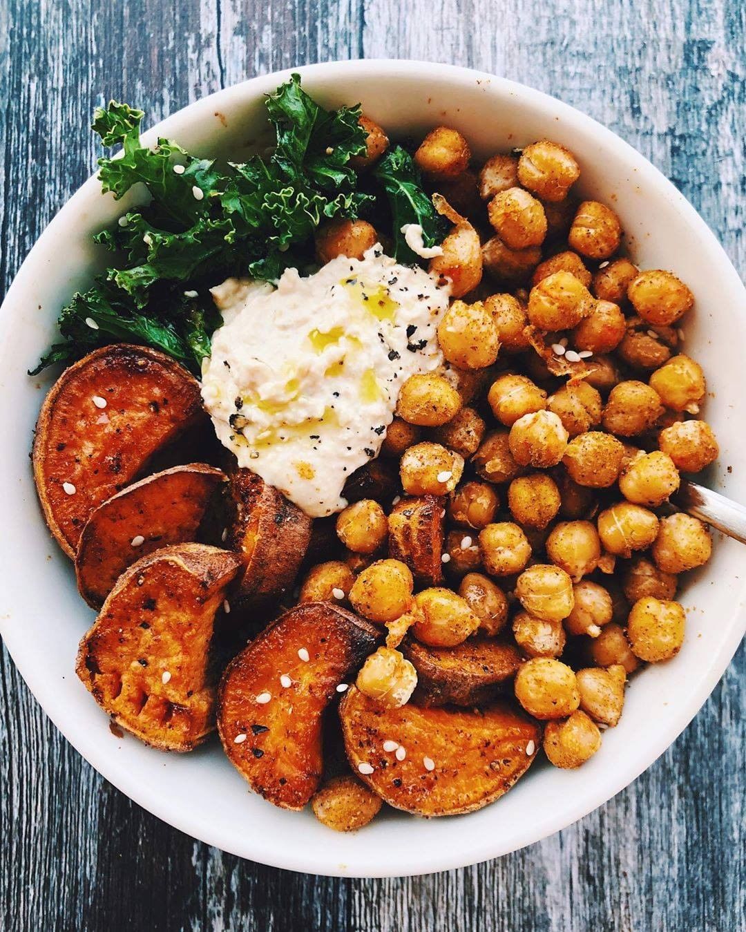 Garlicky Roasted Sweet Potato and Kale Bowl