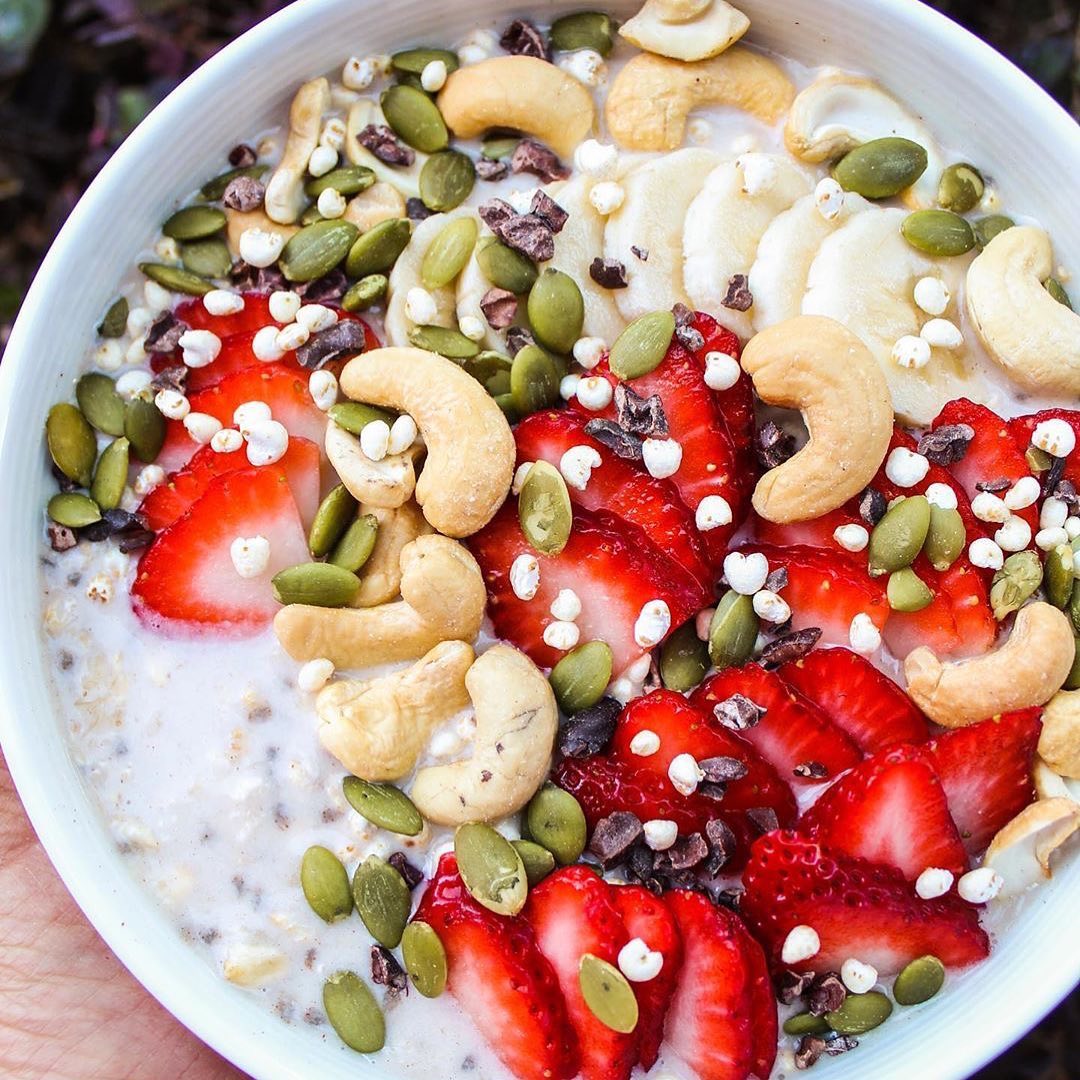 Strawberry and Cashew Overnight Oats