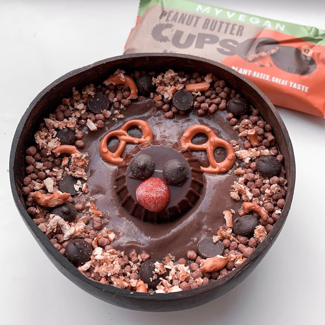 Rudolph Inspired Chocolate Peanut Butter Smoothie Bowl