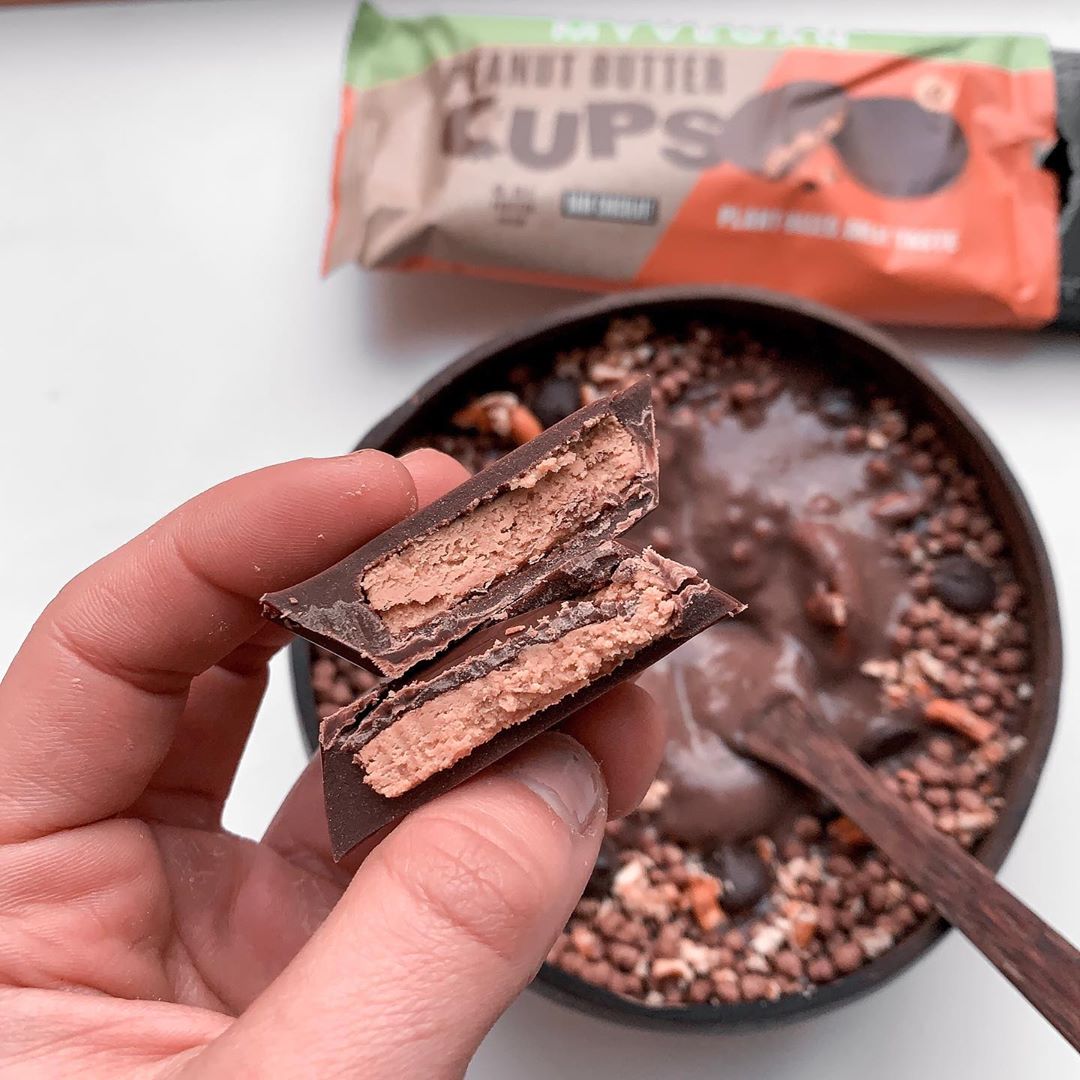 Rudolph Inspired Chocolate Peanut Butter Smoothie Bowl