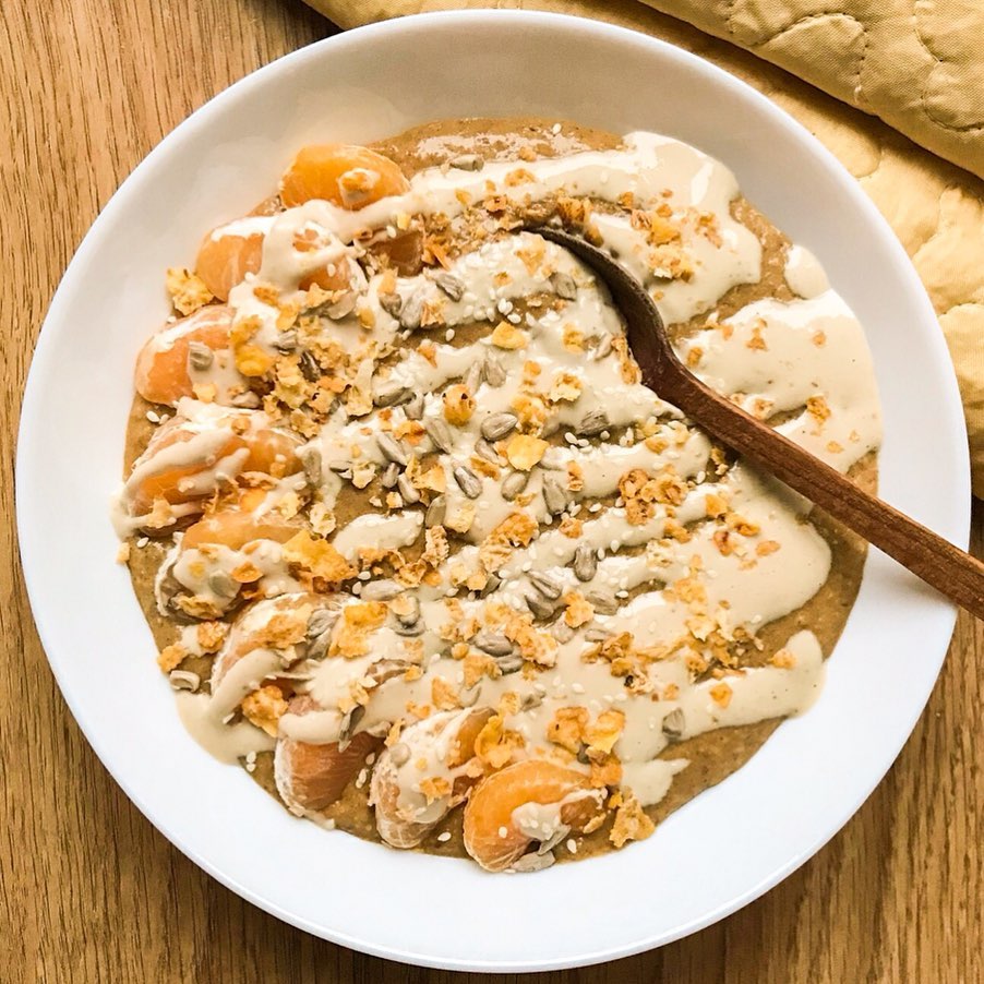 Vegan Gingerbread Smoothie Bowl with Oats