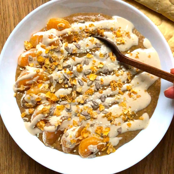 Vegan Gingerbread Smoothie Bowl with Oats