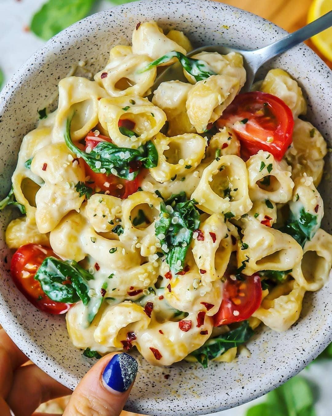 Vegan Creamy Garlic Spinach Pasta
