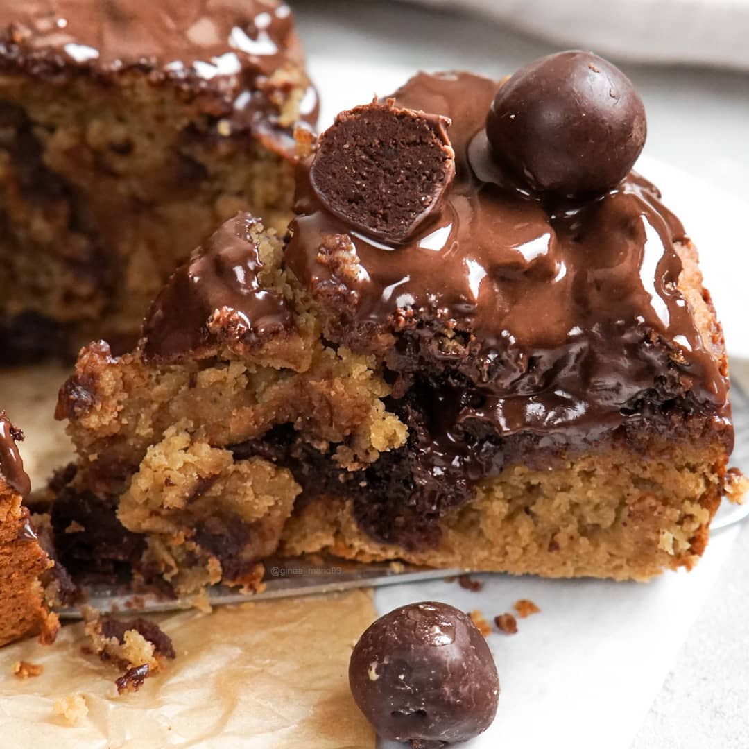 Vanilla Cake with Chocolate Chunks and Brownie Bites
