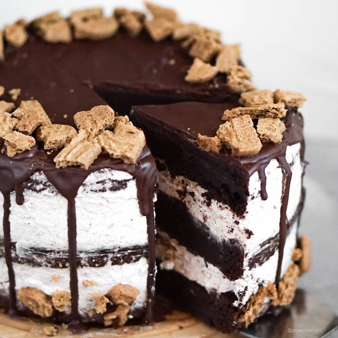 Fudgy Brownie Caramel Cake with Speculoos Cream